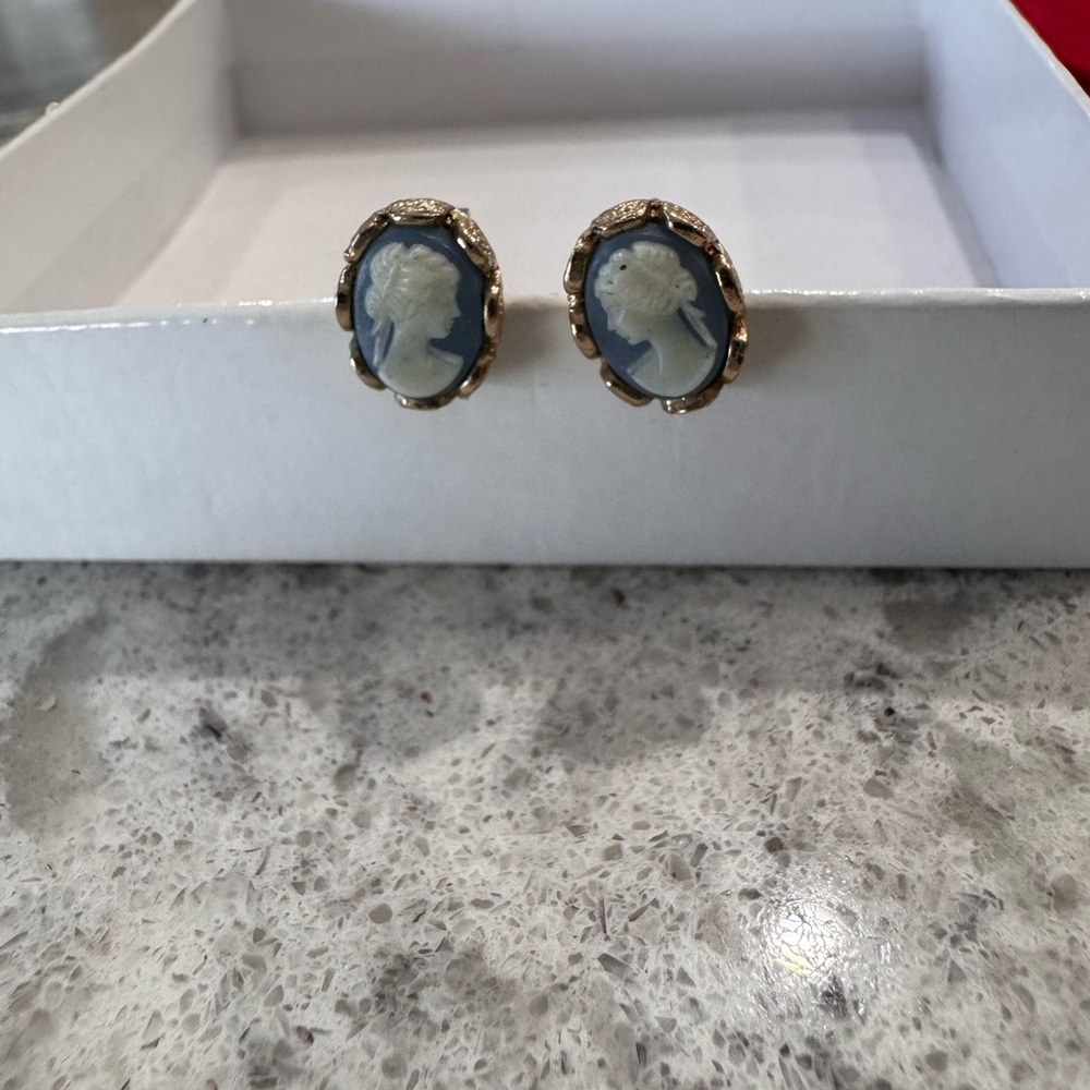 Vintage Cameo earrings